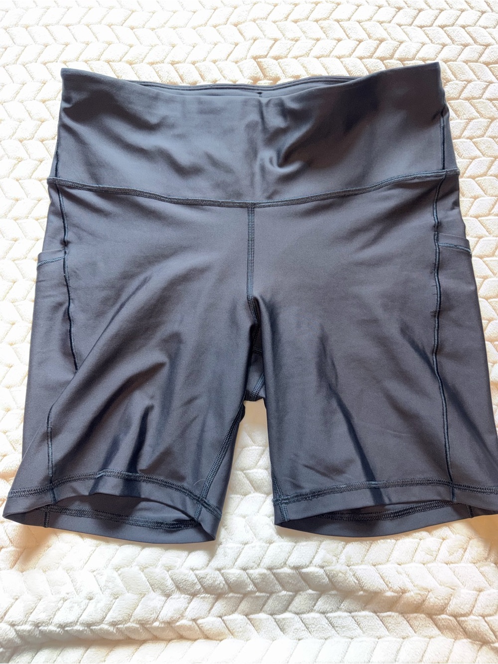 Athleta Interval Stash 7” Short Black Size Large